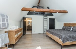 3 chambres, bureau, fer et planche à repasser, accès au Wi-Fi (inclus)