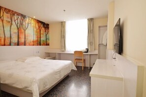 A hotel room with a bed, a desk, a chair, a television, and a painting on the wall. - Shijiangzhuang Youjia Inn Eryuan Branch (Shijiazhuang)