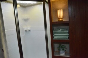 Towels, soap, toilet paper - Casa Coqui Camper, with WiFi, & AC, 3 miles from Falls Creek Falls State Park (Pikeville)