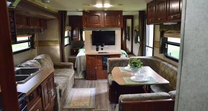 Casa Coqui Camper, with WiFi, & AC, 3 miles from Falls Creek Falls State Park