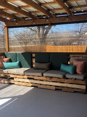 Property grounds - Park Place, a spacious 5-bedroom house with WiFi, AC in lovely Hutchinson (Hutchinson)