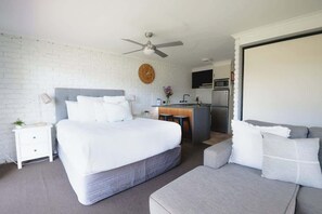 1 bedroom, iron/ironing board, WiFi - The Studio (Merimbula)