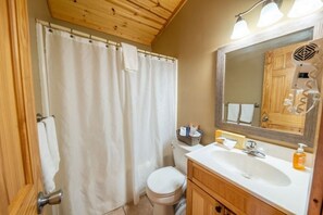 Bathroom - Cabin 2 steps from the water (Isle)