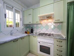 Fridge, microwave, oven, cookware/dishes/utensils