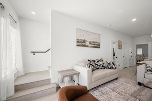 Smart TV - Luxury Spacious Home 6bedrms 8beds 16 guests nearDowntown Houston, NRG WIFI AC (Houston)