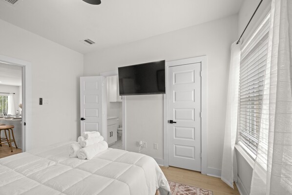 6 bedrooms, iron/ironing board, WiFi, bed sheets