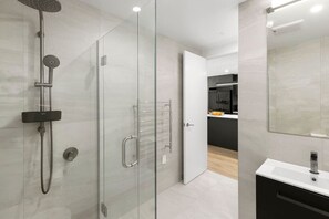 Towels - Mountainview Escape | Stylish, BBQ, and Parking (Wānaka)