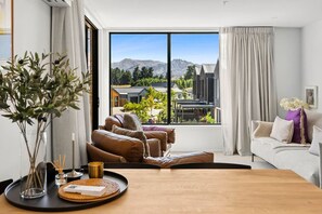 TV - Mountainview Escape - Two Bedroom Apartment (Wānaka)