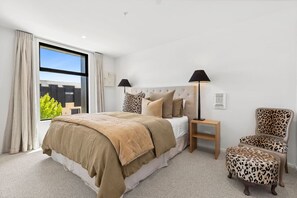 2 quartos, ferros/tábuas de passar roupa, Wi-Fi, roupa de cama