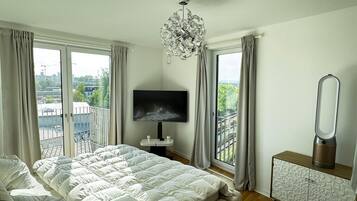 2 bedrooms, iron/ironing board, free WiFi, bed sheets