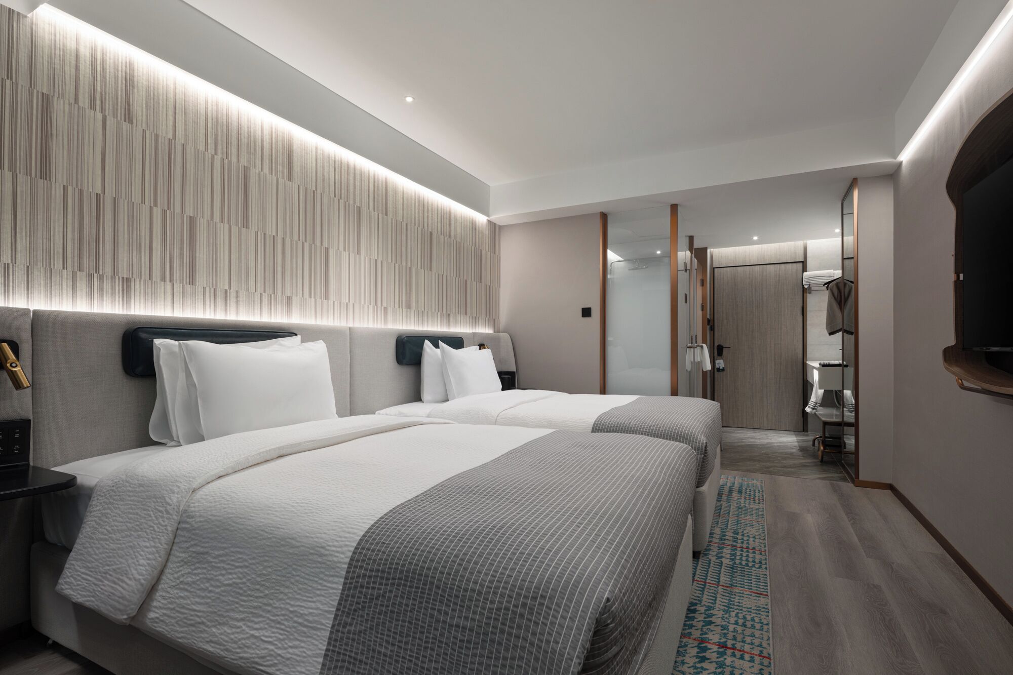 标准双人房, 无烟房 | 高档床上用品、羽绒被、加厚床垫、办公桌