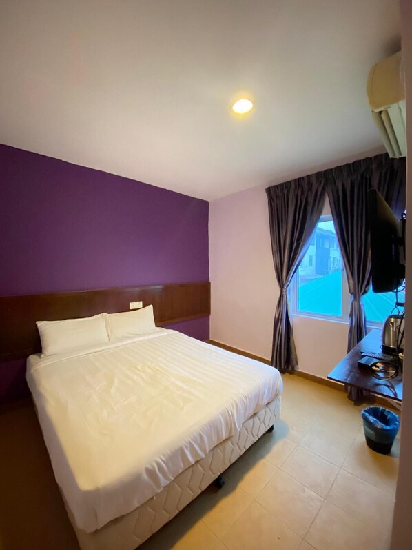 Superior Double Room, City View | Desk, free WiFi