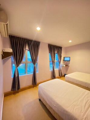 Deluxe Triple Room, City View