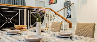 New reno, 2 bed townhouse, best location, Patong