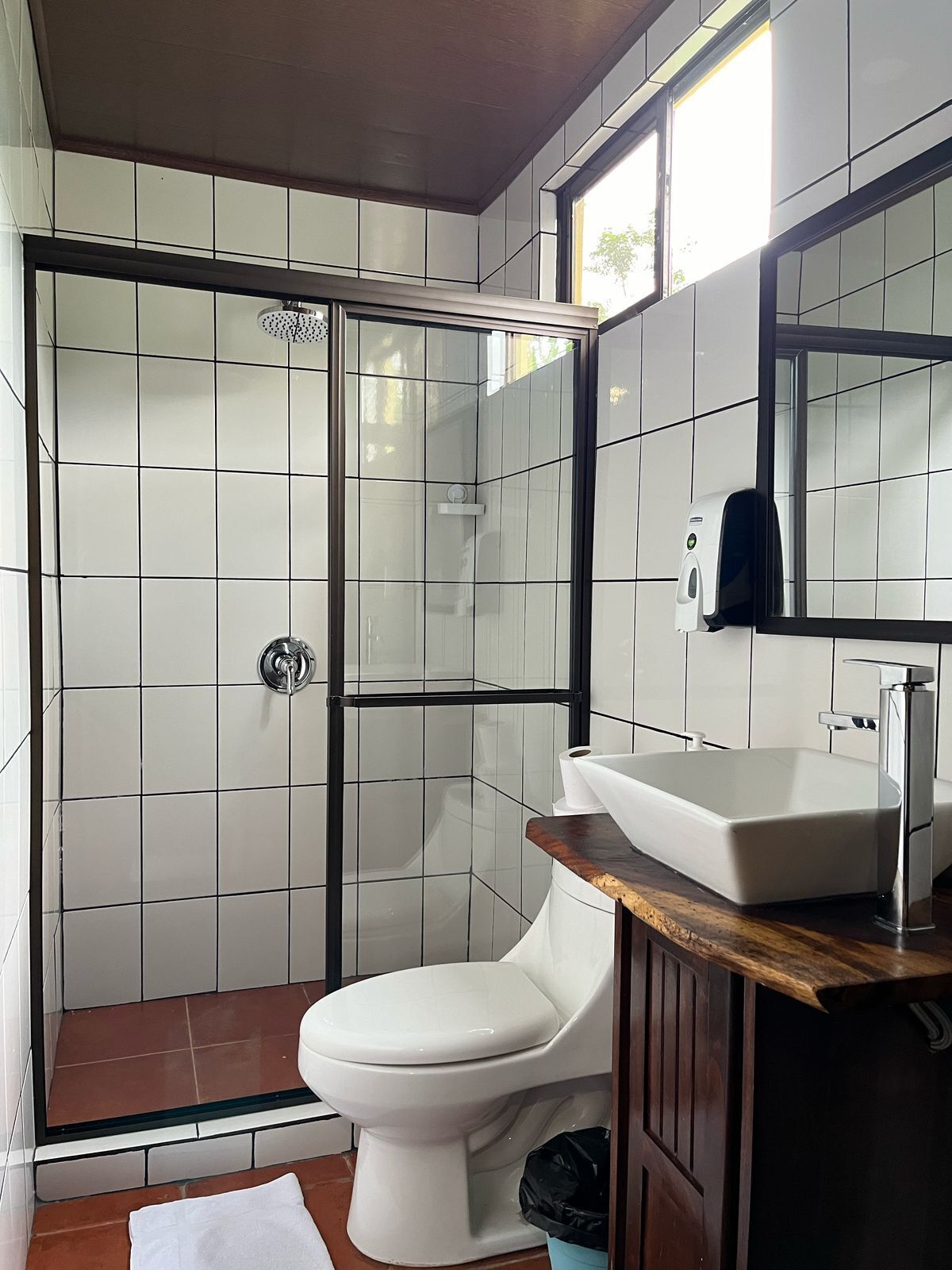 Triple Room, Air conditioning | Bathroom | Towels, soap, shampoo, toilet paper