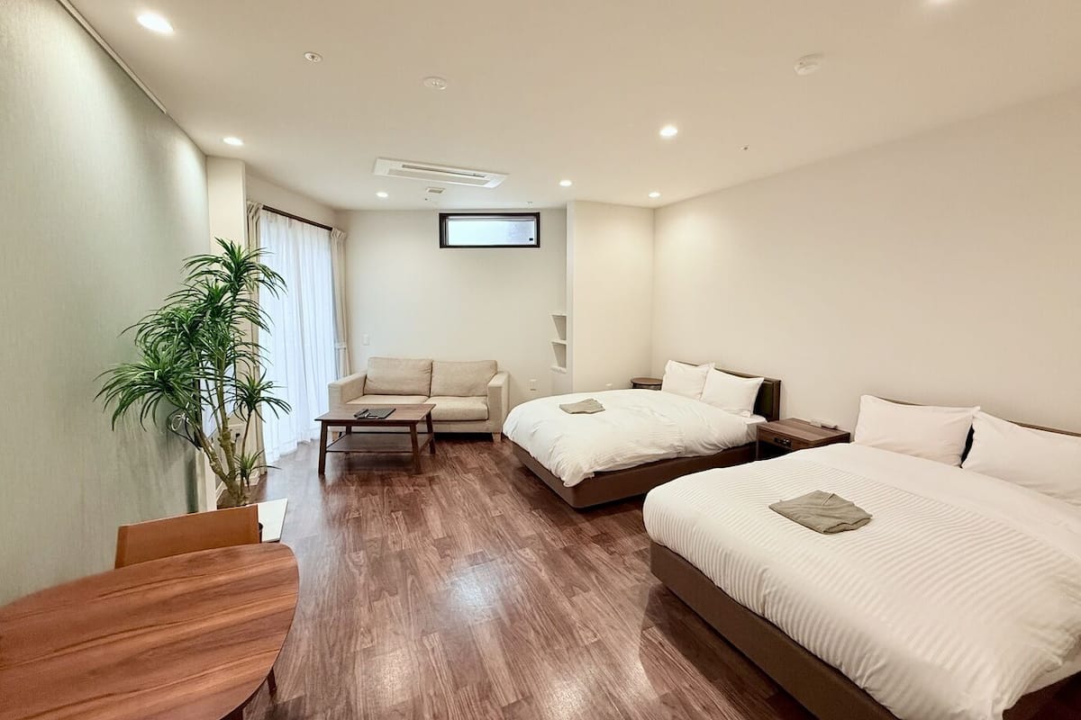 Down duvets, free WiFi, bed sheets, wheelchair access