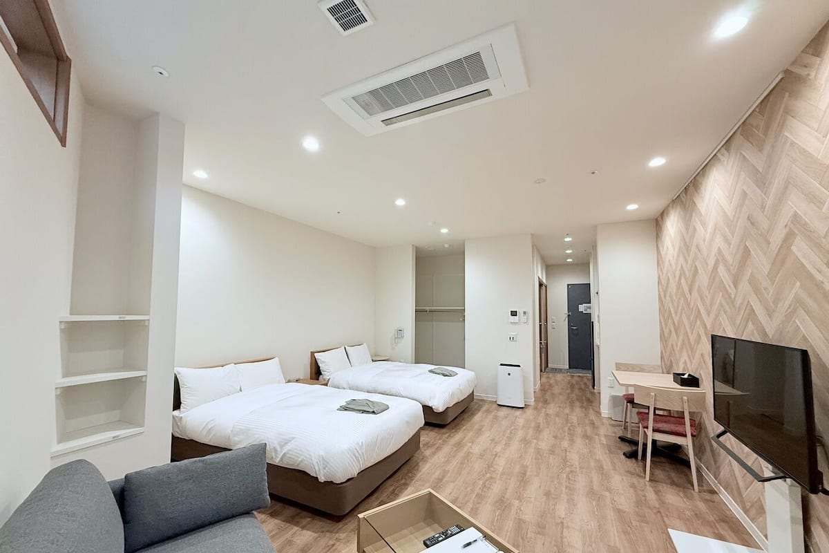Down duvets, free WiFi, bed sheets, wheelchair access