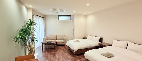 Edredons de pluma, Wi-Fi de cortesia, roupa de cama