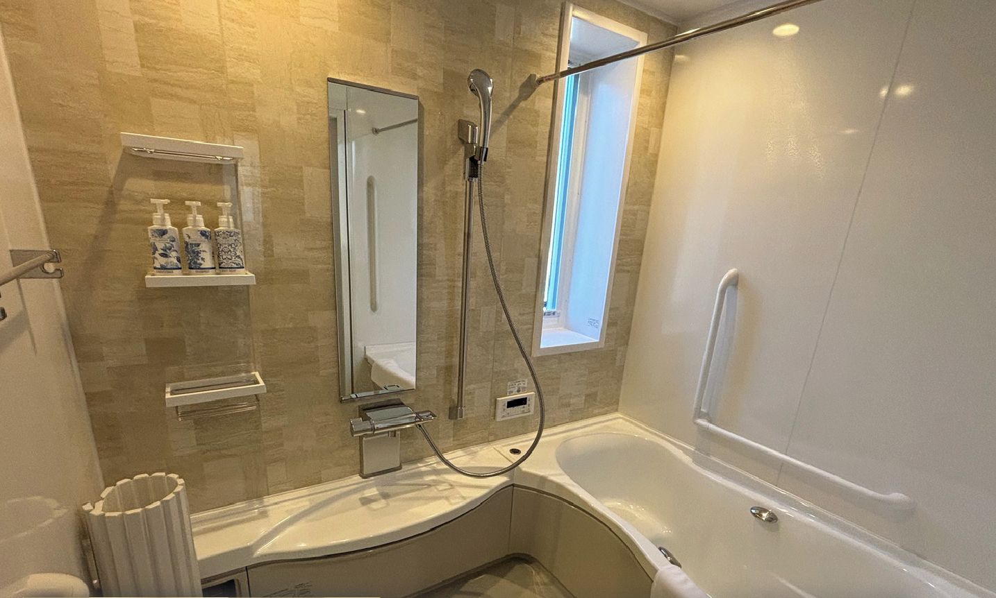 A spacious bathroom with a free bath bombs sign.