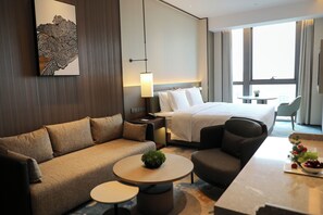 Superior Double Room Single Use | Living area | 30-inch LCD TV with satellite channels - Wanda Jin Xiangjiang Dingzhou (Baoding)