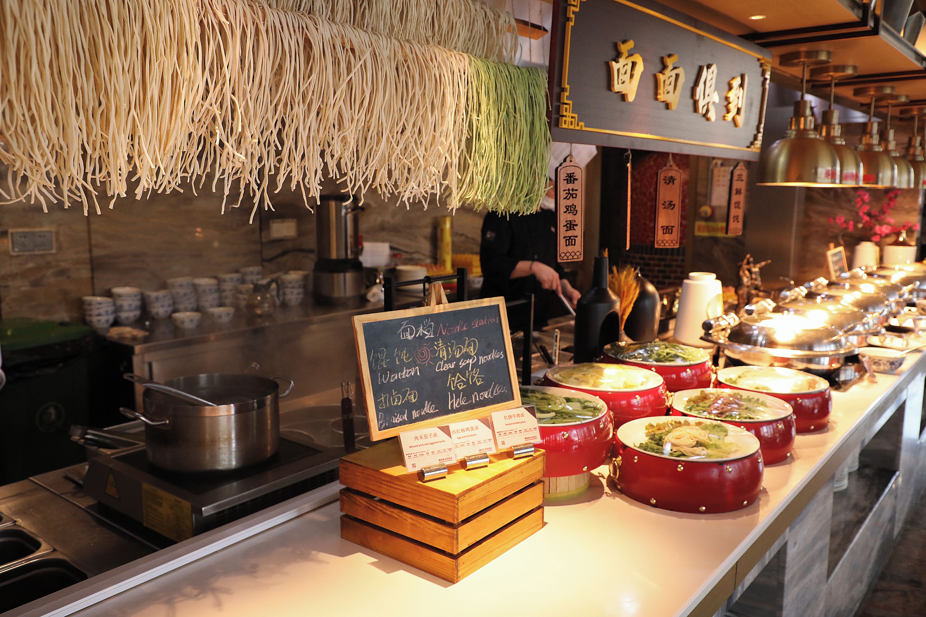 Café da manhã com buffet grátis todos os dias