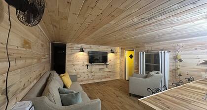 The Hive at Millwood Lake! Comfy, Cozy and Clean!