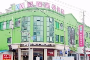 A green building with a visible store front labeled 'Jpson Bread.' - 100 Inn (Shanghai Pudong Airport Chuansha) (Shanghai)