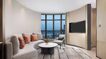 Signature Studio Suite | Premium bedding, down duvets, desk, laptop workspace