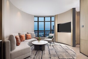 Signature Studio Suite | Premium bedding, down duvets, desk, laptop workspace - Wanda Yi Wuhan (Wuhan)