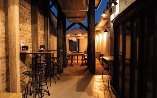 Standard Room, 1 Queen Bed, Kitchenette | Courtyard view