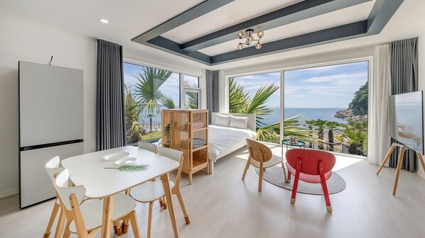 Basic Room, 1 Bedroom (P(Pool Villa)-1 (Ocean View / BBQ)) | 1 bedroom, free WiFi - Namhae Orosy Bada Pool Villa & Pension (Namhae)