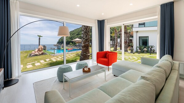 Basic Room, 2 Bedrooms (S(Special Room)-3 (Ocean View / BBQ)) - Namhae Orosy Bada Pool Villa & Pension (Namhae)