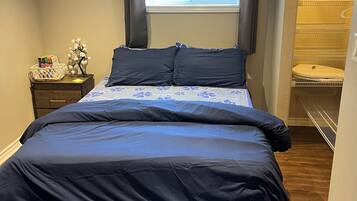 1 habitación, tabla de planchar con plancha, wifi gratis y ropa de cama