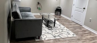 Entire Separate 1 Bedroom Guest Suite BASEMENT(Attraction for Winery🍷 & so on)