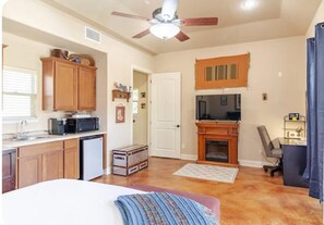 1 bedroom, desk, iron/ironing board, free WiFi