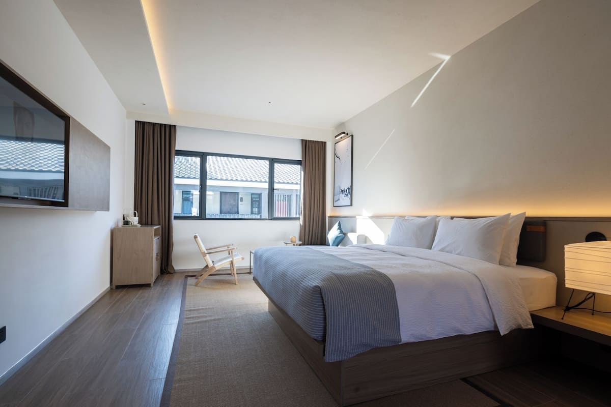 Basic Single Room | Desk, iron/ironing board, free WiFi