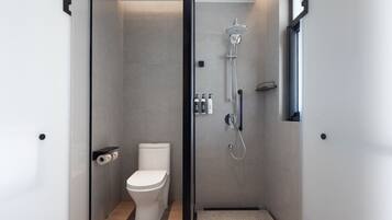 Basic Single Room | Bathroom | Free toiletries, hair dryer, towels, soap