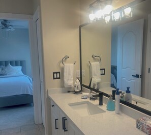 Shower, hair dryer, bidet, towels