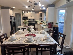 Dining - Stylish Large Home | Near YEG Airport, Rogers Place, WEM & Top Attractions (Edmonton)