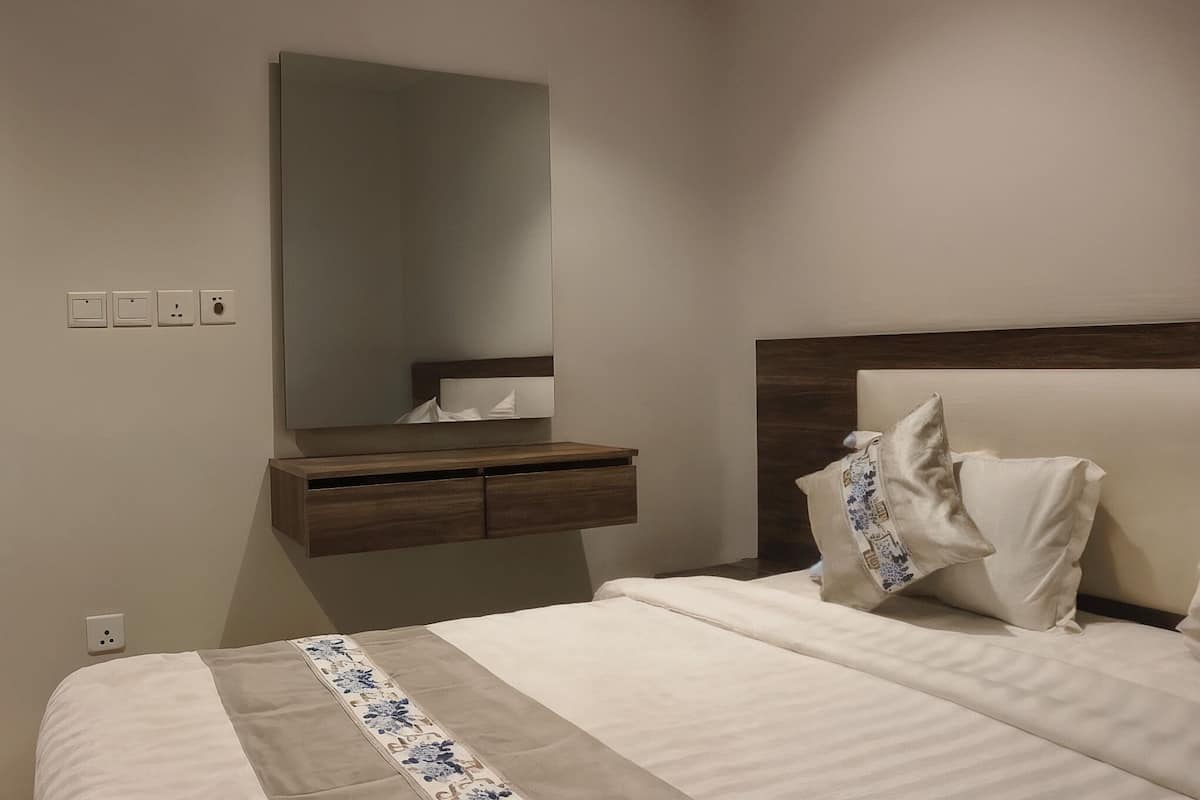 Exclusive Room | Hypo-allergenic bedding, minibar, in-room safe, iron/ironing board