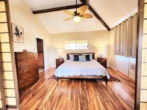 2 bedrooms, desk, WiFi, bed sheets