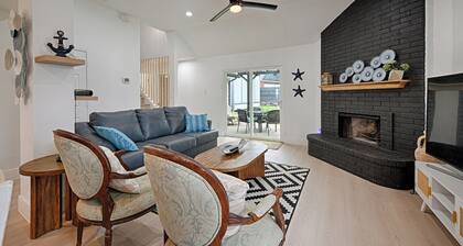 Charming 4-bedroom house with lake view, The Colony