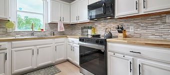 Charming 4-bedroom house with lake view, The Colony