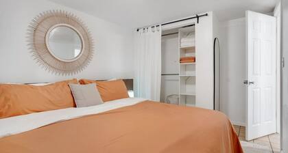 Cozy Garden Apartment in Chicago