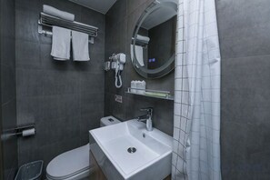 Bathroom - Beijing Bo'an Chain Hotel (Sanlihe Children's Hospital) (Beijing)