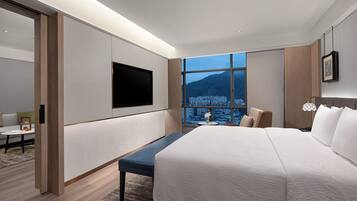 Superior Studio Suite, 1 Queen Bed | Desk, blackout drapes, iron/ironing board, free WiFi