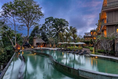 Hoshi Jungle Resort