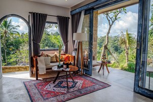 Hoshi Jungle Suite Pool | 高档床上用品、加厚床垫、迷你吧、客房内保险箱