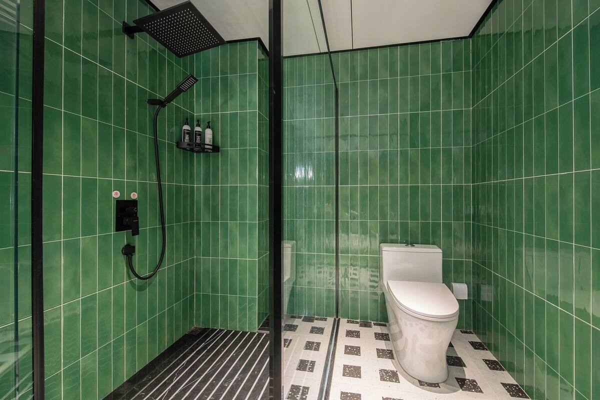 Comfort Twin Room | Bathroom | Shower, hair dryer, slippers, towels
