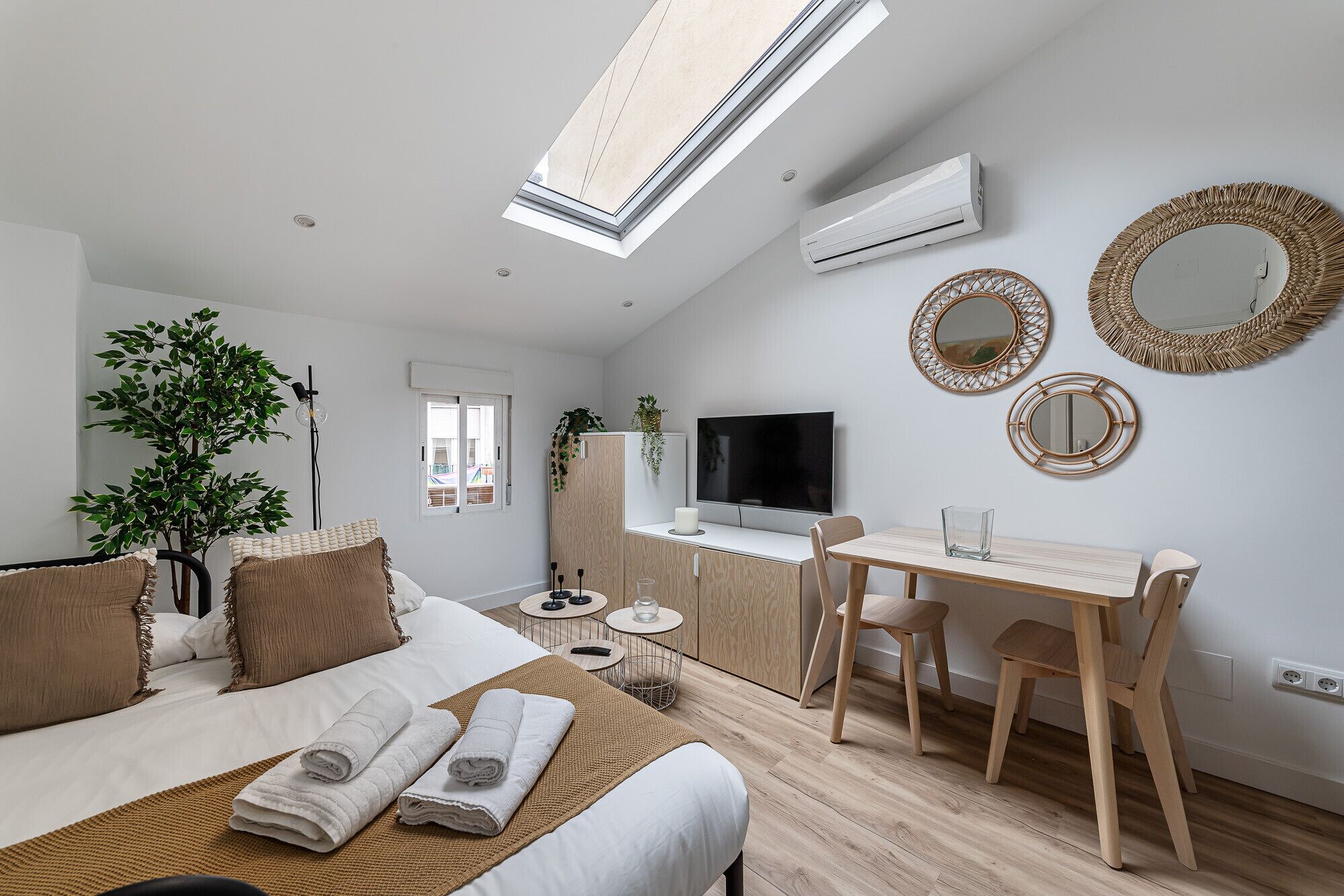 Iron/ironing board, internet, bed sheets